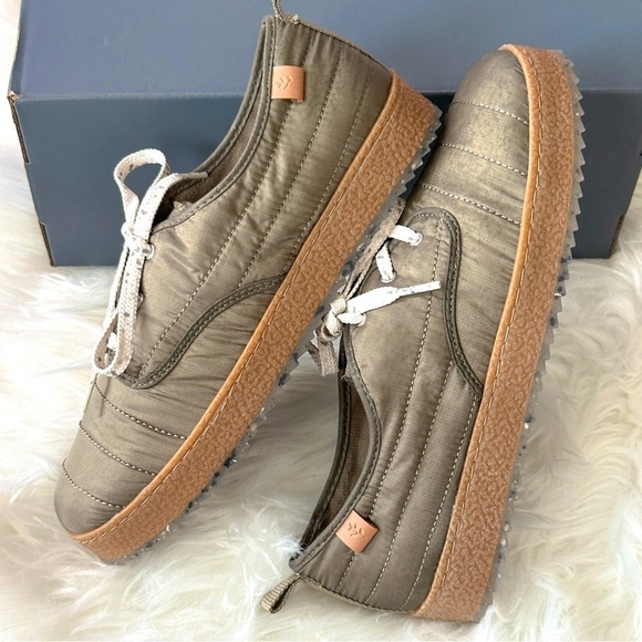 COOL PLANET By Steve Madden Women's Lounge Lace-Up Cozy Puffer Sneakers. Size 10 - Picture 4 of 11